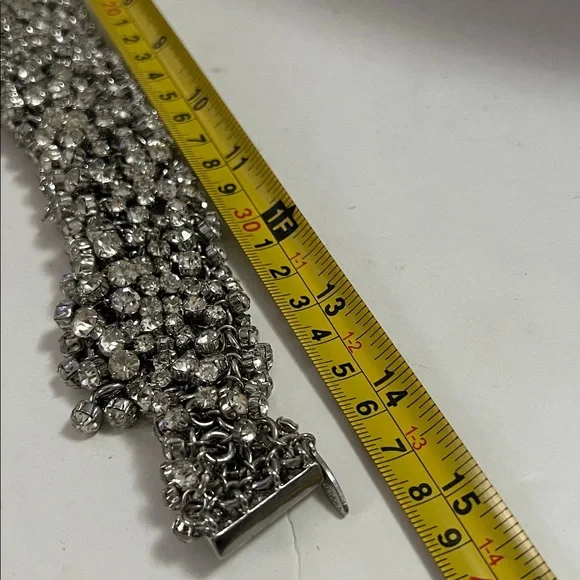 NATASHA ELEGANT SILVER DIAMOND CLUSTER ELEGANT NECKLACE. - Picture 6 of 8